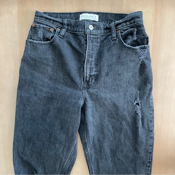 Abercrombie & Fitch Curve Love Black Ultra High Rise 90s Straight Jean - Picture 4 of 10